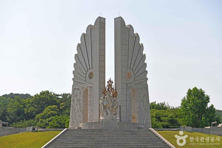 웅비탑