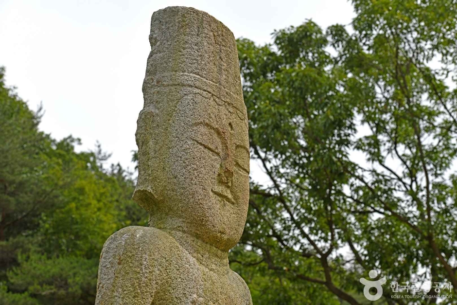 영인석불