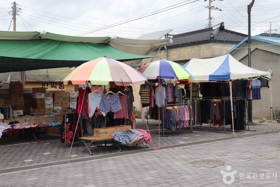충북 쇼핑 명소 추풍령장 (3, 8일)