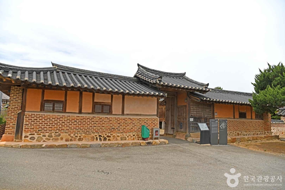 아산 윤보선 대통령 생가