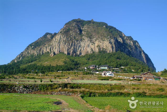 제주 여행코스 화산이 만든 비경을 찾아가는 탐험길
