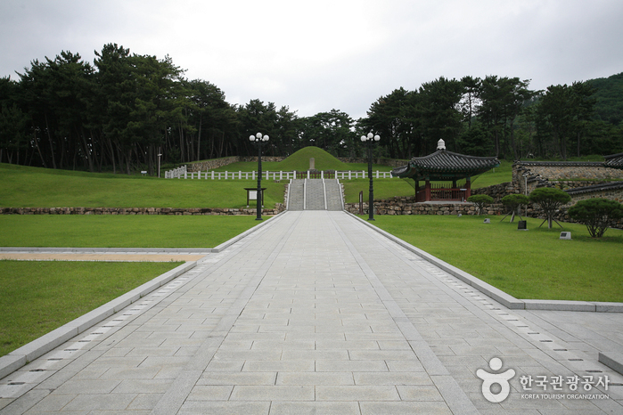 김해 가락국의 왕과 비가 잠들어 있는 이곳을 찾아서