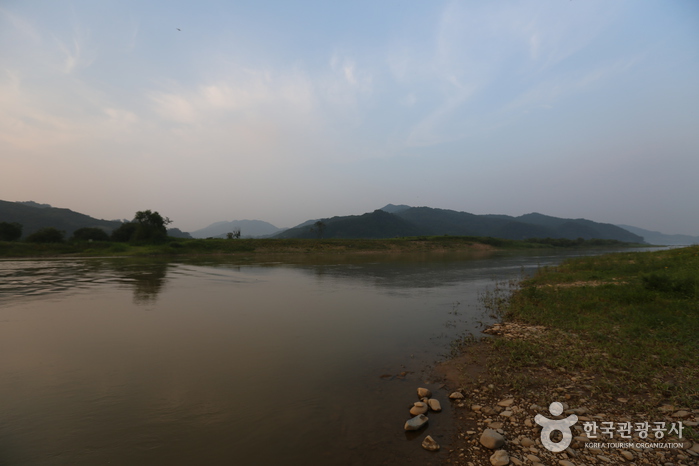 충북 여행코스 생활 속에 녹아든 예술과 자연을 만나다. 충주 민속공예거리 코스
