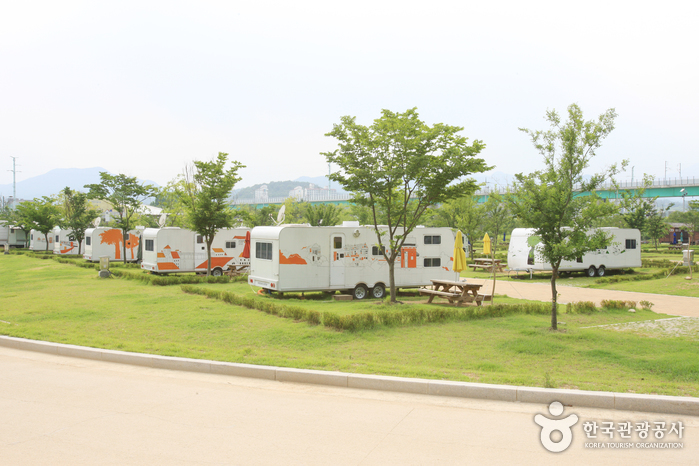 경기 여행코스 강변 따라 즐기는 오붓한 가족캠핑