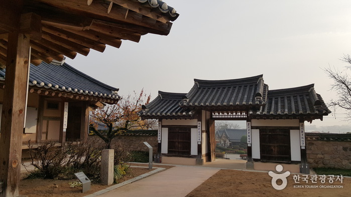 충남 여행코스 역사 속 인물을 만나는 여정