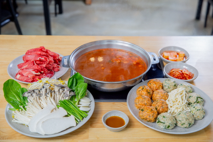 본가 만두전골전문점