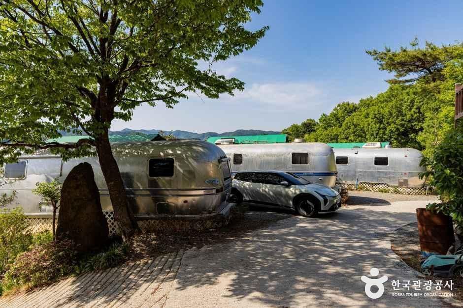 충주커피박물관 글램핑카라반펜션