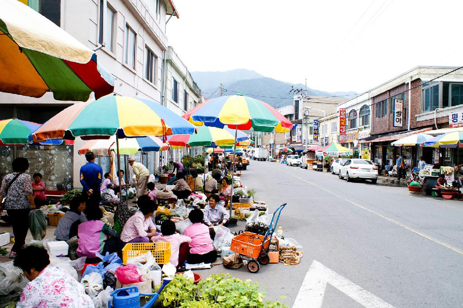 경남 쇼핑 명소 덕산마을오일장