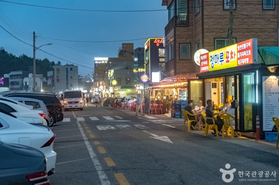 동명항 포장마차 거리