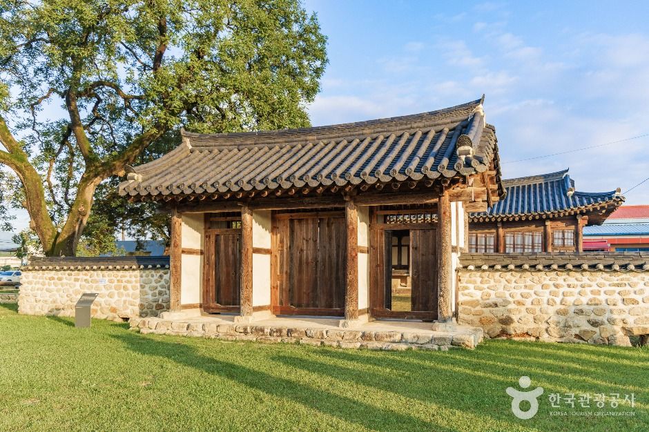 충북 가볼만한 곳 괴산 청안 안민헌