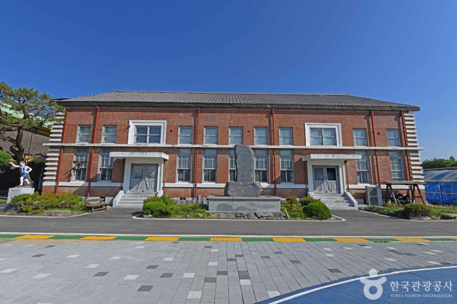 충남 가볼만한 곳 강경 중앙초등학교 강당