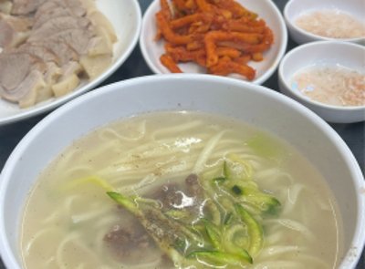 훼미리손칼국수보쌈